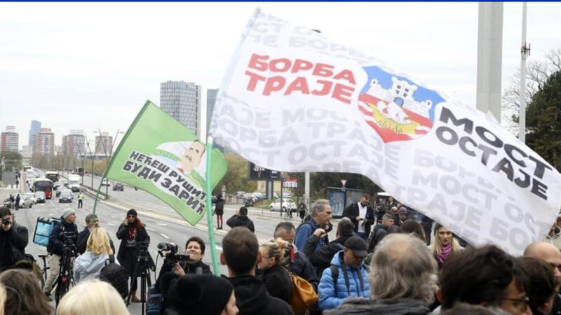 Beograd, aktivistët kundërshtojnë prishjen e urës së Luftës së Dytë Botërore të ndërtuar nga nazistët