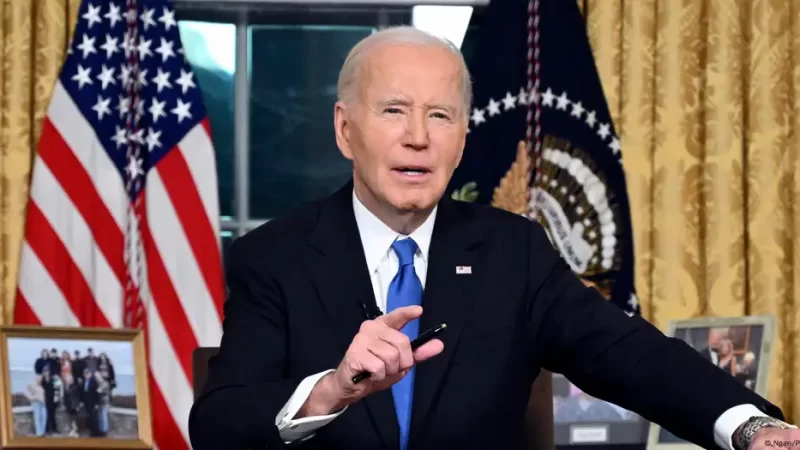 Biden fal paraprakisht kritikët e Trumpit