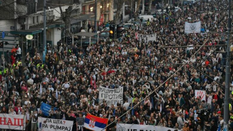 Protesta të mëdha kundër Vuçiqit në Serbi