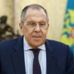 Lavrov: BE po e shtyn Zelenskin drejt luftës