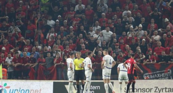 Një tjetër tifoz i arrestuar në Serbi para ndeshjes, kishte një fanellë të UÇK-së?