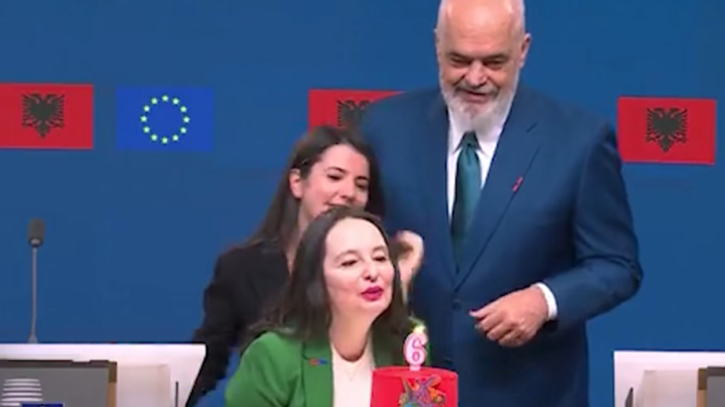 Shqipëria hapi grupkapitujt e fundit, Rama festoi me tortë në Bruksel