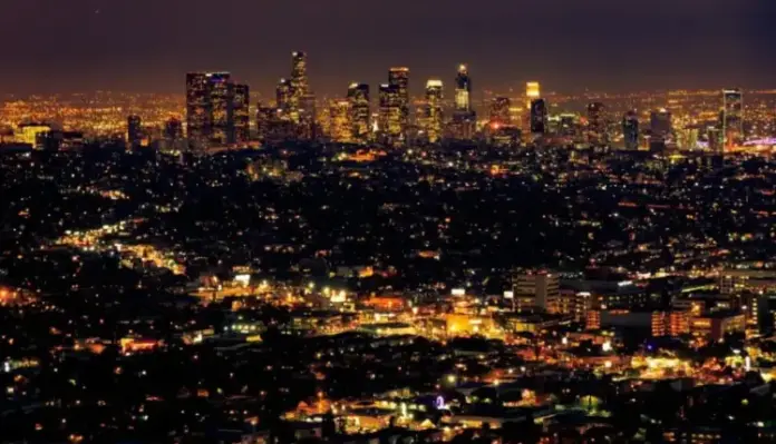 Ligji i ri detyron banorët amerikanë të fikin dritat pas mesnatës